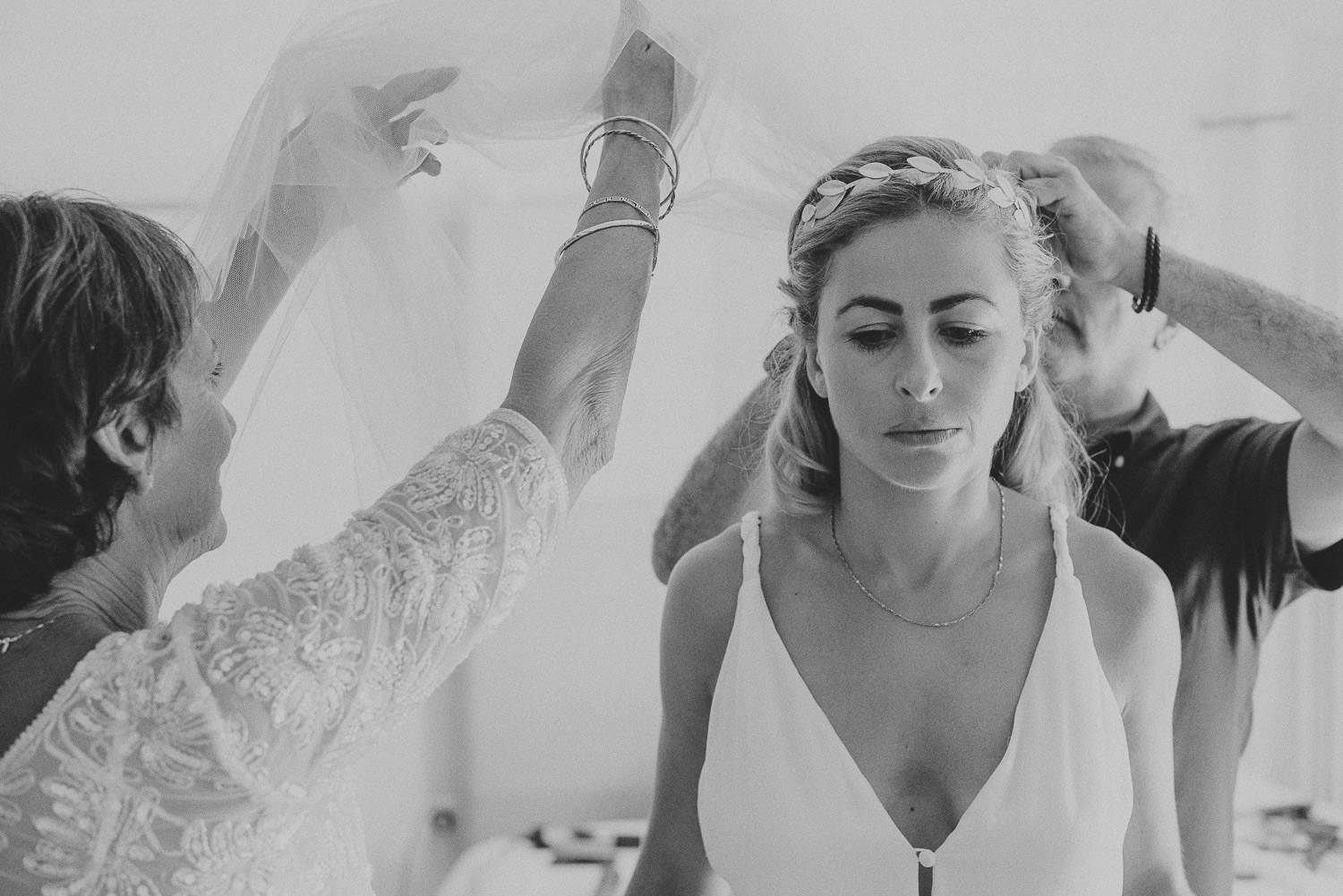 Wedding photographer Mykonos: veil and bride for Mykonos wedding.