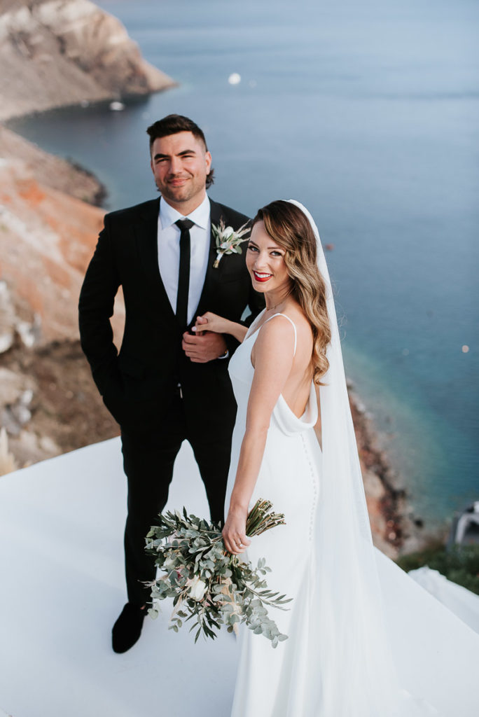 Santorini elopement photographer: first look with the caldera views by Ben and Vesna.