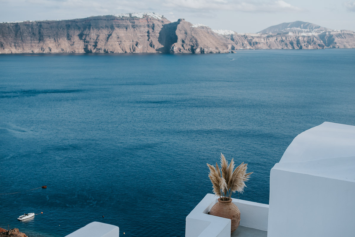 Santorini elopement photographer: gorgeous ceremony terrace by Ben and Vesna.